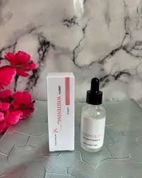 NUEVO SERUM FACIAL CON ARBUTINA ACLARADOR DE MANCHAS Y PECAS